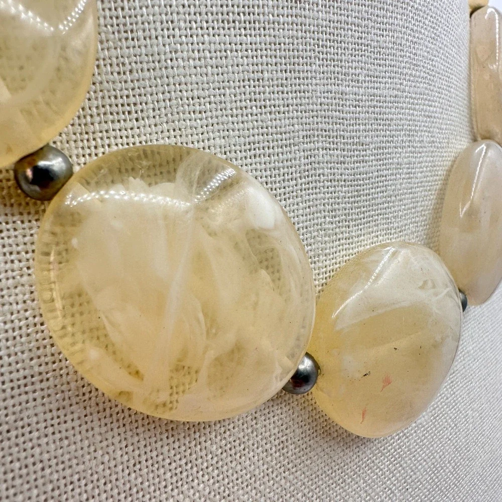 Vintage 90s Silver Tone Pale Yellow Pebble Resin Retro Necklace Women's Jewelry